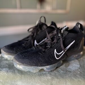 Women’s Nike Air VaporMax 2021 Flyknit Running Shoes. Size 10